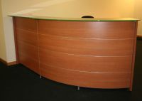 Theke Empfangstheke mit Glasaufsatz - Kirsche - Referenz Hamburg
