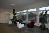 12  Kantine Bistro Loungeeinrichtung Lederst�hle schwarz rot wei