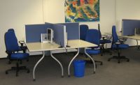 26 Callcenterm�bel Trennw�nde Auftischelemente blau