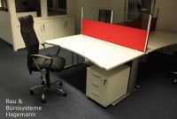 66 Callcenterm�bel Tische wei� Trennw�nde rot Glas Stoff