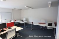 69 Callcenterm�bel Tische wei� Trennw�nde rot Glas Stoff