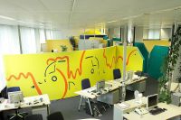 8 Callcenterm�bel Trennw�nde Bogenstellwand bunt bemalt