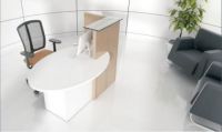 No 1b weisse ovale Empfangstheke weiss silber glas Top satiniert