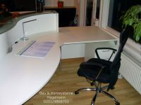 No 33b weisse runde Empfangstheke weiss silber glas Top satinier