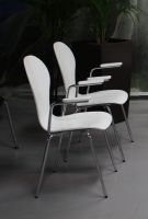 Nr 8e Mehrzweckst�hle weisse St�hle mit Armlehne