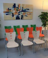 Nr 15 Mehrzweckst�hle gr�ne, orange, beige St�hle ohne Armlehne