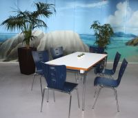Nr 25 Mehrzweckst�hle, blaue St�hle mit und ohne Armlehne