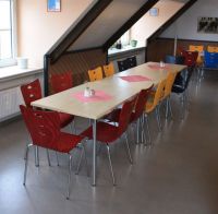 Nr 24 Mehrzweckst�hle, bunte St�hle mit und ohne Armlehne