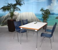 Nr 26 Mehrzweckst�hle, blaue St�hle mit und ohne Armlehne