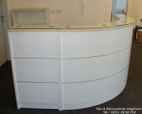 Nr 13f moderne_Theken_Empfangstheke halbrund mit Glastop