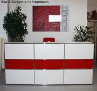 Nr 23 moderne_Theken_sch�ne gerade Emfpangstheke rot/weiss