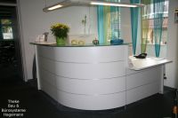 Nr 26b moderne_Theken_sch�ne Empfangstheke mit Besucheransatz