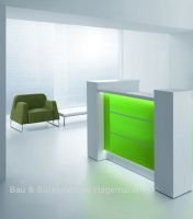 V4 Theke Front gr�n Beleuchtung erh�hte Seitenk�sten 193cm