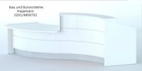 Nr. 34 wei�e/wei� hochglanz Theke 336 cm lang s-f�rmig Licht