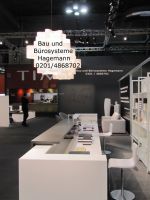 1.0.9 Verwaltungstheke wei�e Theke / grauer Frontaufsatz