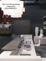 1.1.0 Verwaltungstheke wei�e Theke / grauer Frontaufsatz