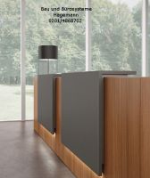 1.1.9 Verwaltungstheke Walnu� Theke/ dunkelgrau Frontaufsatz